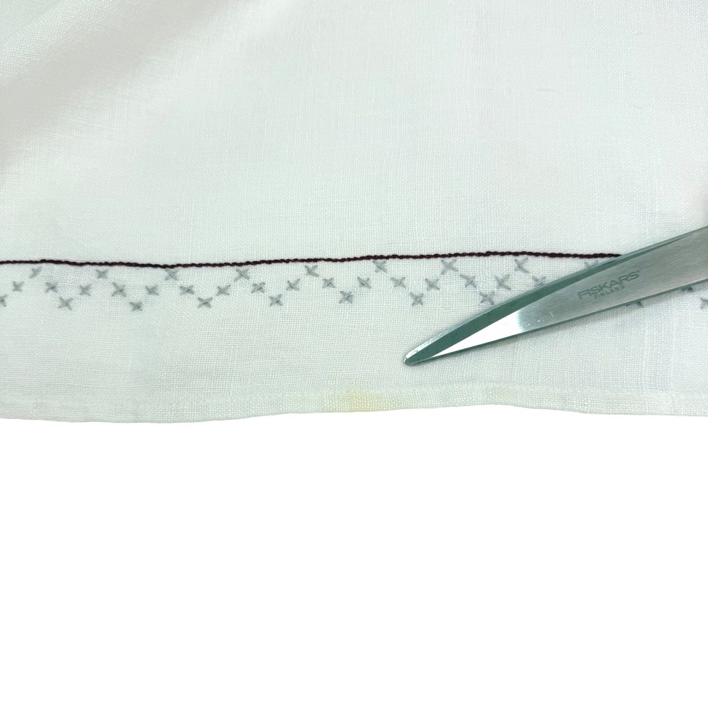 Vintage Floral Embroidered Tablecloth 48x45 White Pink Cottagecore Decor‎ - Picture 6 of 6
